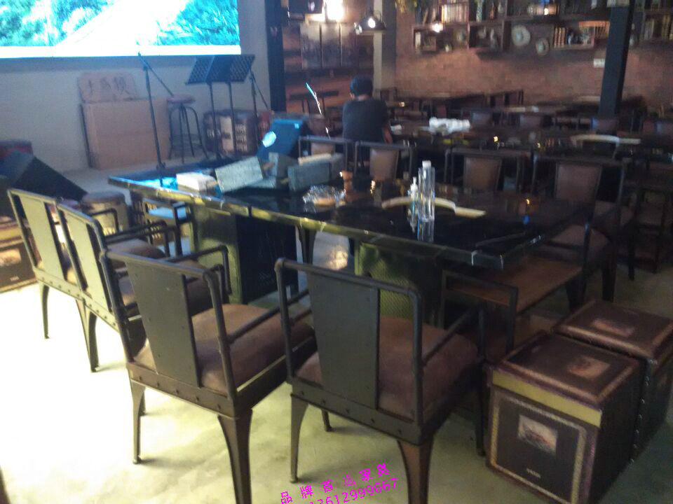 黑色铁餐桌椅 复古式火锅店餐桌椅 复古式卡座沙发厂报价